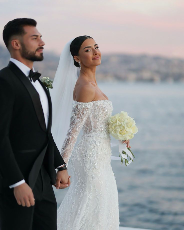 newly weds with the ocean